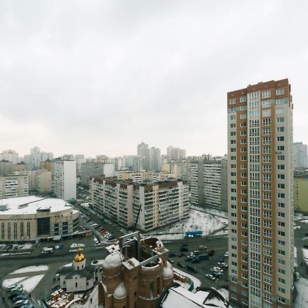 Cozy Apartment On Gmyri 12B Near Metro Poznyaki Kiev Exterior foto