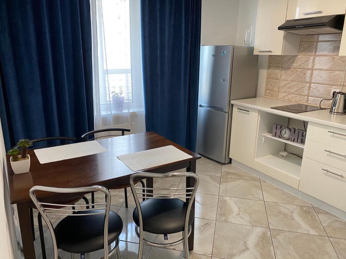Cozy Apartment On Gmyri 12B Near Metro Poznyaki Kiev Exterior foto